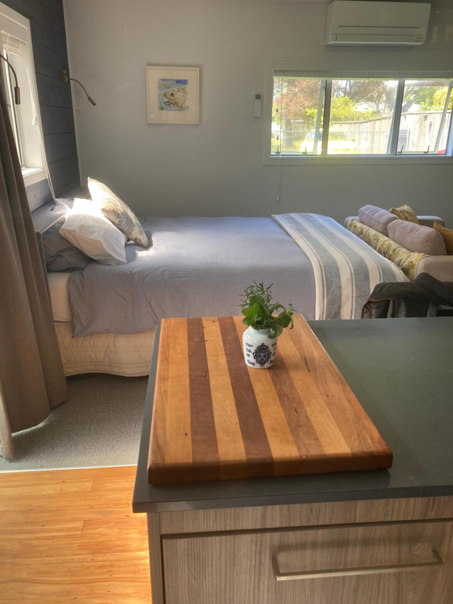 Anglers Adventure Paradise Cabin Bnb Wifi Parking Turangi Eksteriør billede