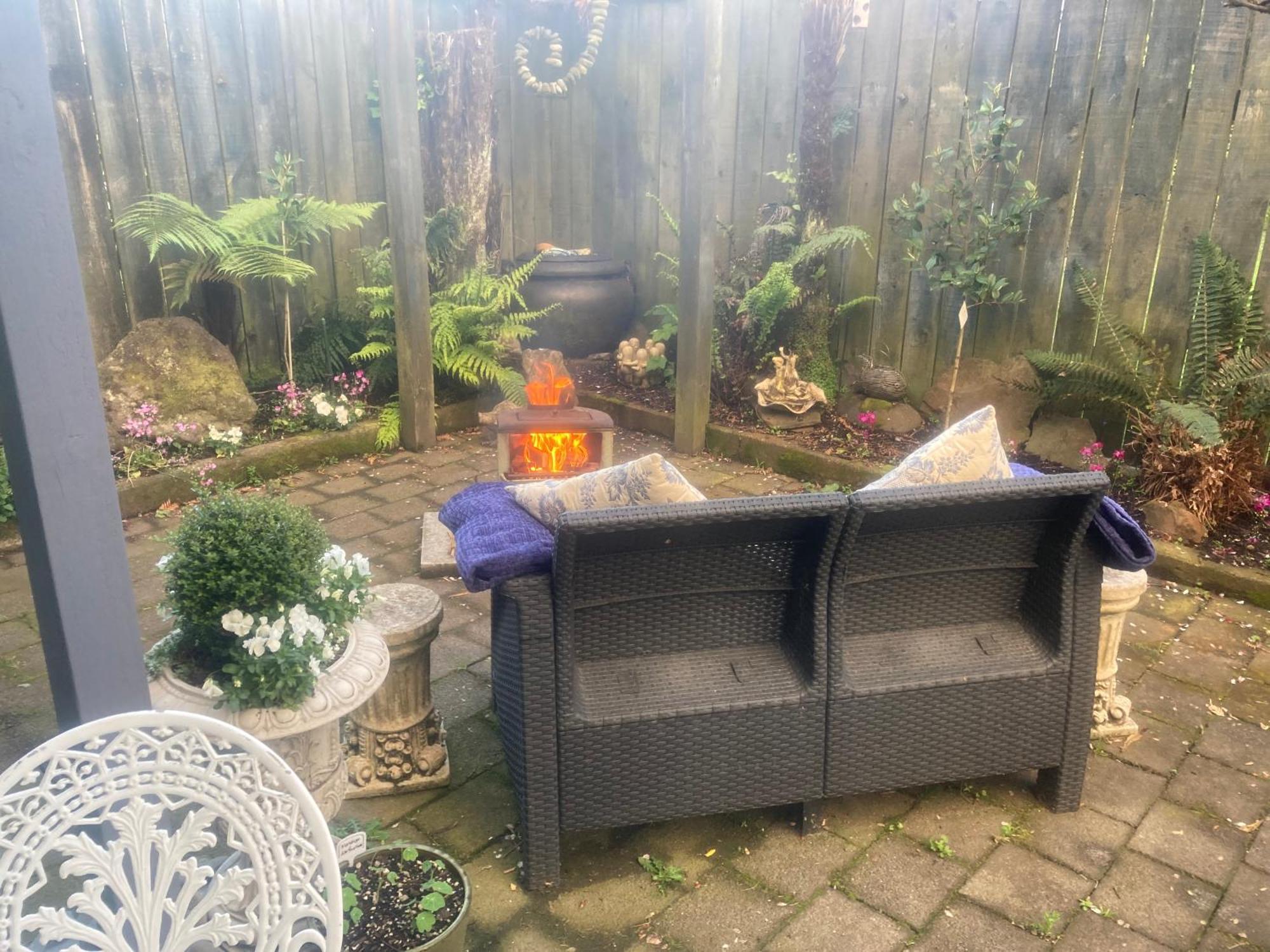 Anglers Adventure Paradise Cabin Bnb Wifi Parking Turangi Eksteriør billede